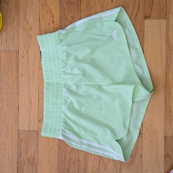 NWT Women's Adidas PACER Running 3" Shorts Size Medium - Picture 1 of 7